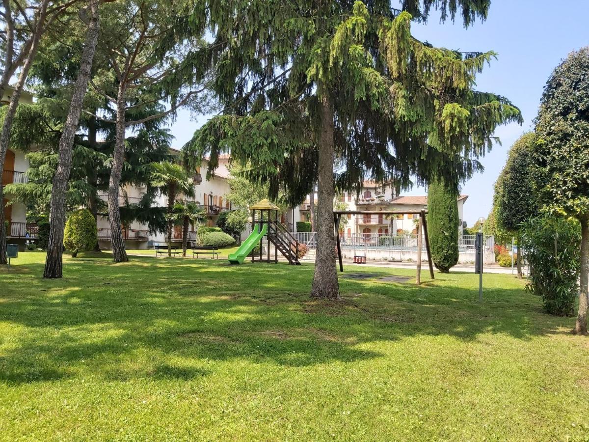 I Limoni Bilocale In Residence Con Piscina Peschiera del Garda Buitenkant foto